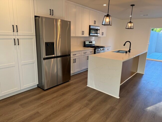 Building Photo - 10434 Baird Ave