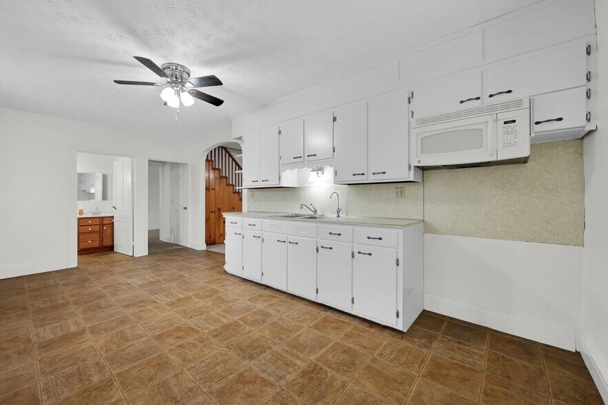 Building Photo - 709 Schaeffer Rd