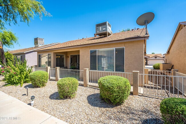 Building Photo - 1802 E Peach Tree Dr