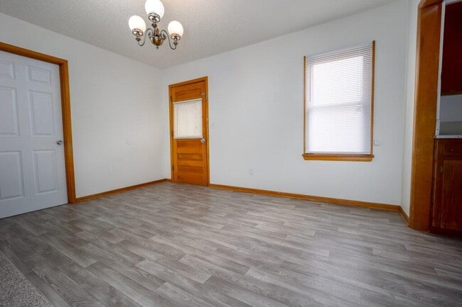 Building Photo - 1020 E Hurd St