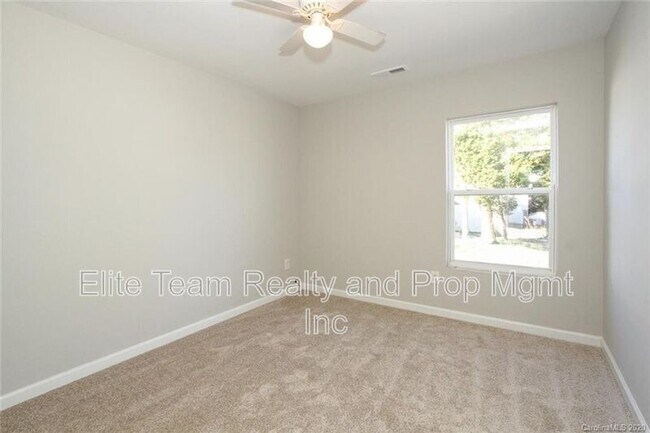 Building Photo - 10816 Carstairs St