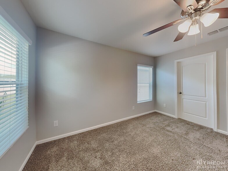 Building Photo - 8675 Julia Marie Cir
