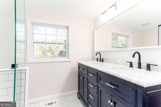 Building Photo - 1665 Beecher St SW