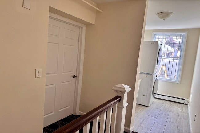 Building Photo - 11 N Dean St