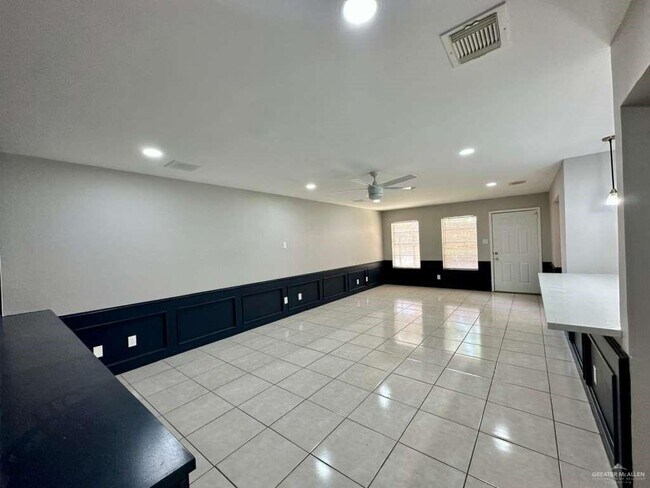 Building Photo - 29 W Dallas Ave