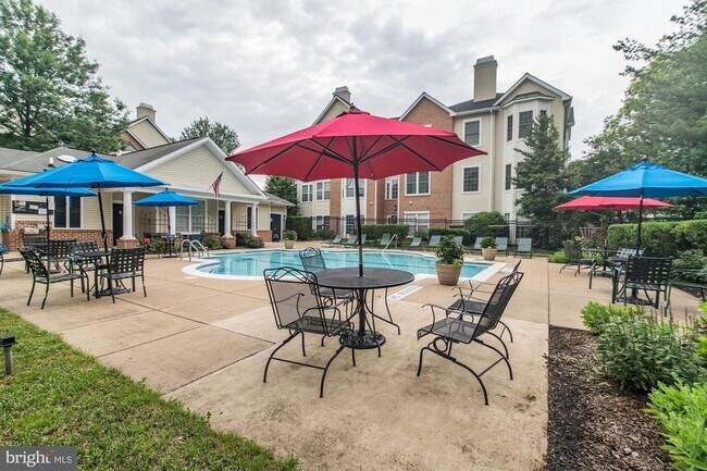 Building Photo - 4139 Fountainside Ln