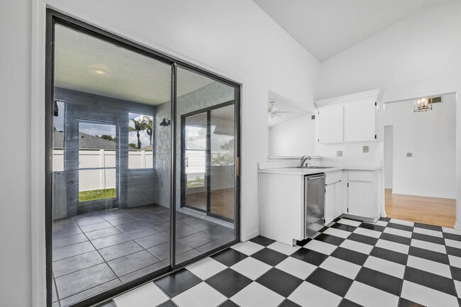 Building Photo - 809 Kara Cir