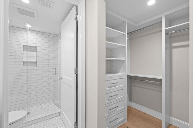 Building Photo - 212 Oleander Ave