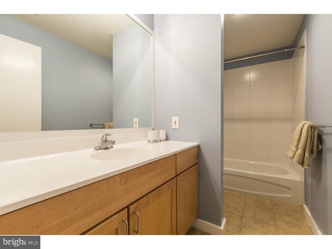 Building Photo - Amazing 3bd/2.5 Fairmount Home
