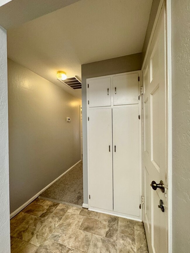 Building Photo - Charming Home Available in Tahoe Park!