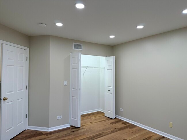 Building Photo - 431 Pine Lake Cir