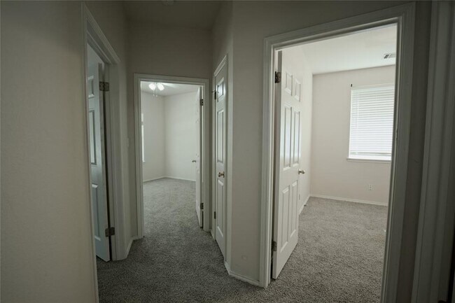 Building Photo - 704 Thrush Dr