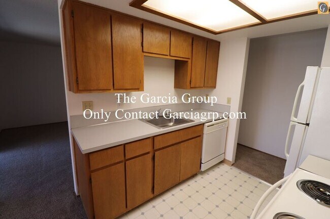 Building Photo - 10634 SW 49th Ave