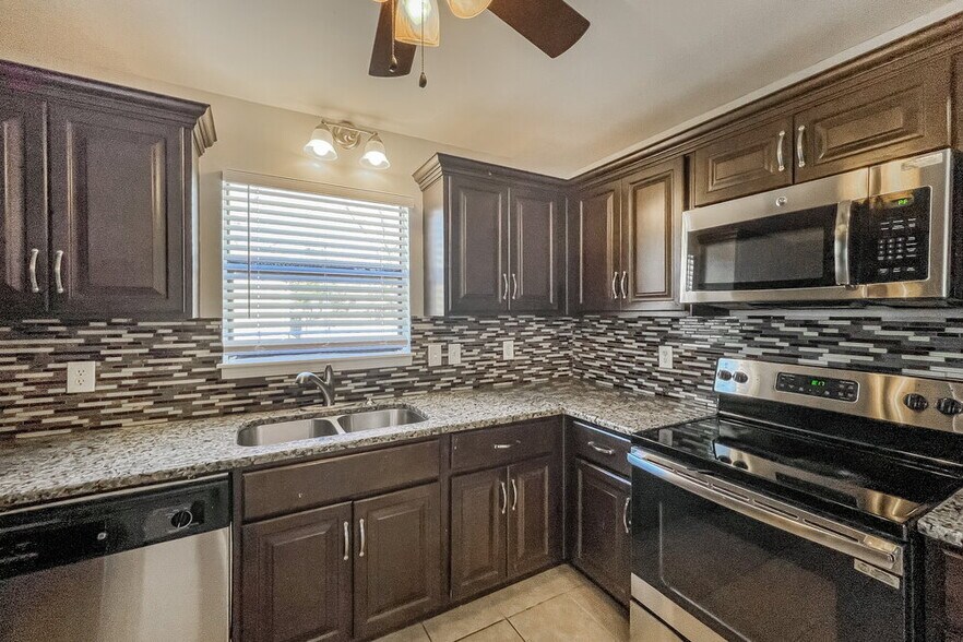 Building Photo - 1536 Moseley Ln