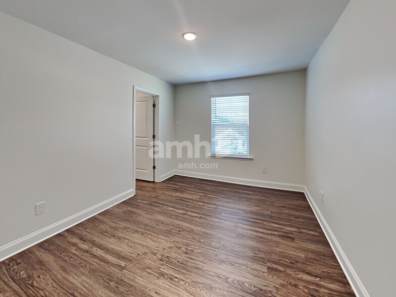 Building Photo - 3283 Oakfields Rd