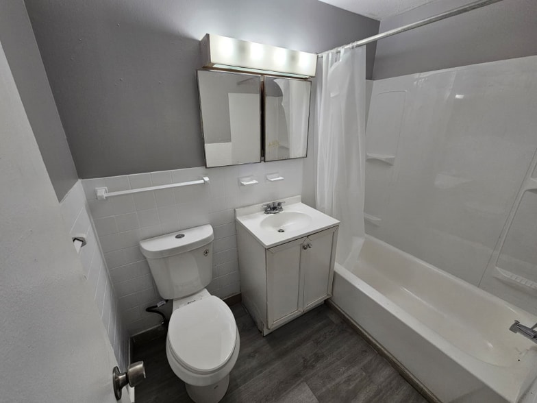 Building Photo - 13540 Superior Rd