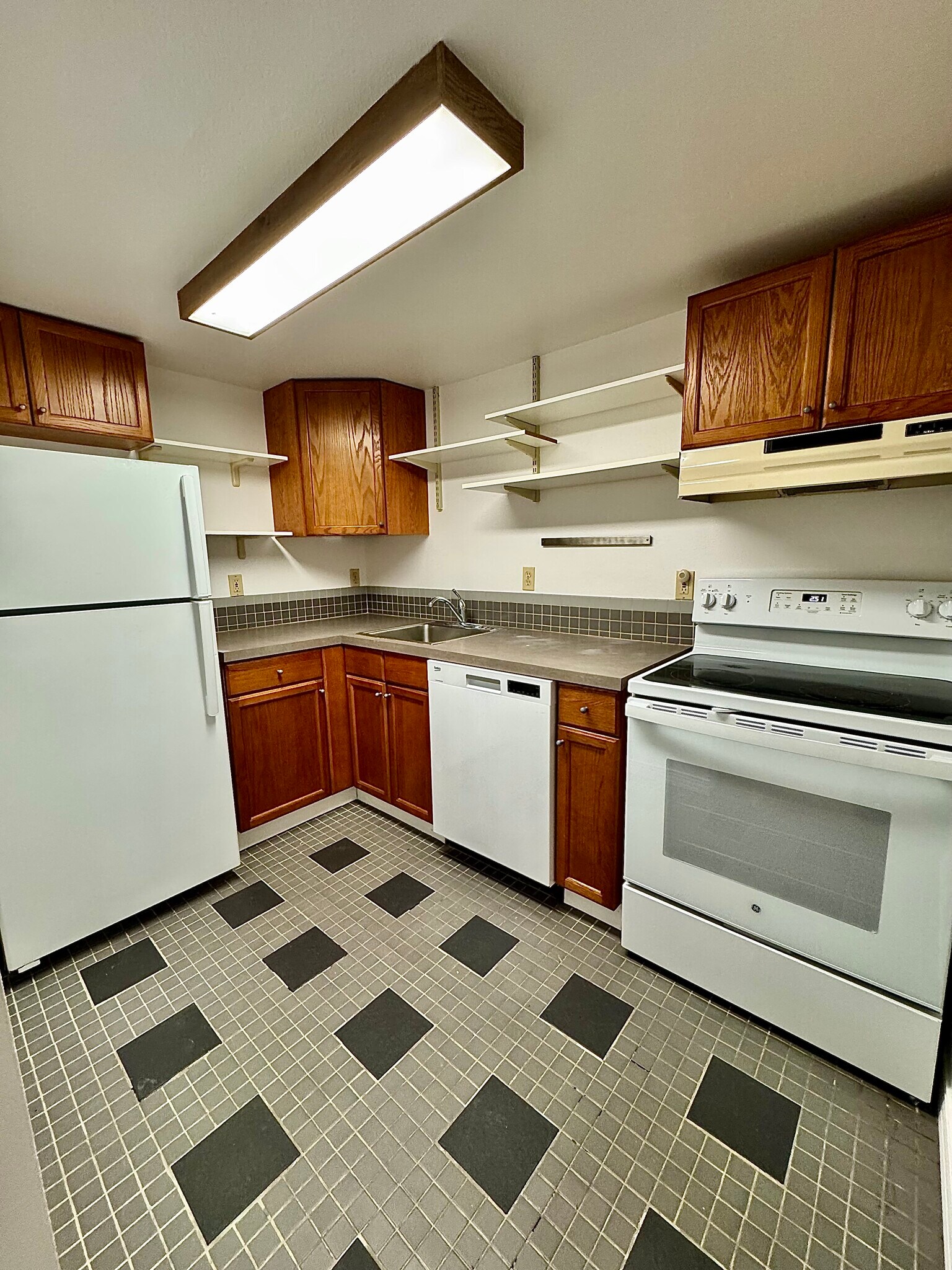 Building Photo - 3405 SW Barbur Blvd