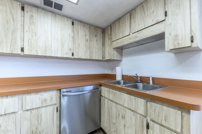 Building Photo - DRASTIC PRICE DROP!!  PRIME LOCATION