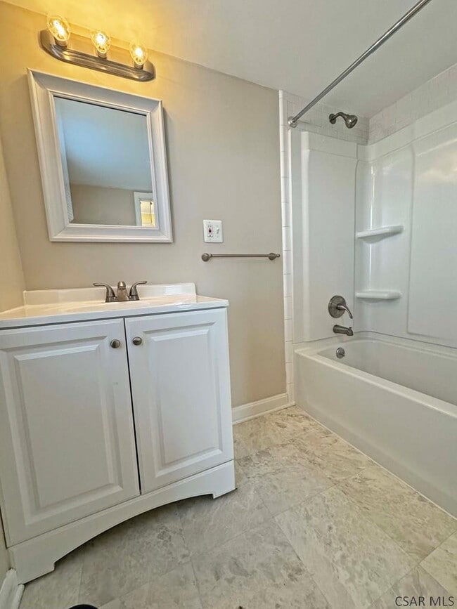 Building Photo - 610 Graham Ave