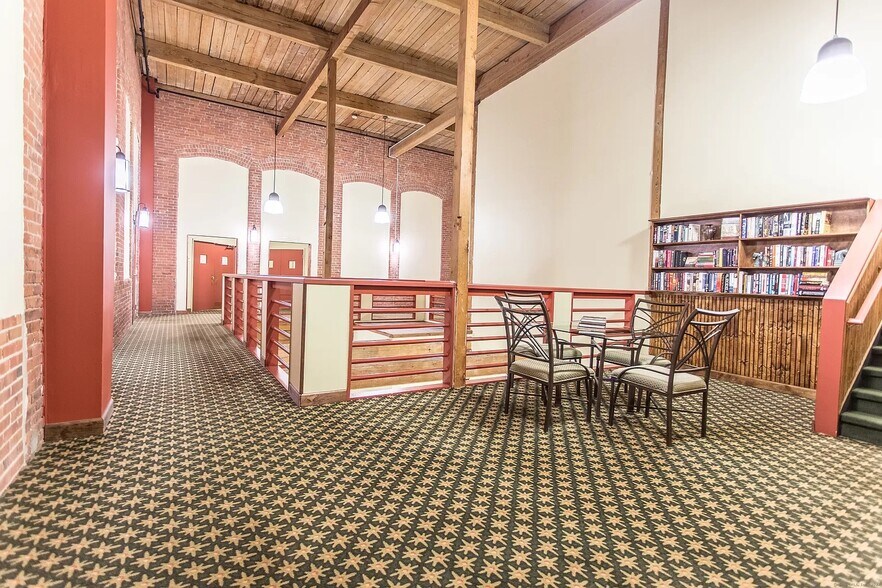 Building Photo - 25 Grand St