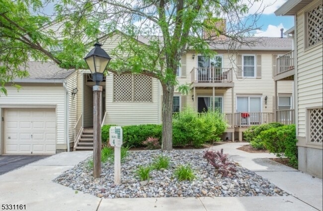 Building Photo - 28 Commonwealth Dr