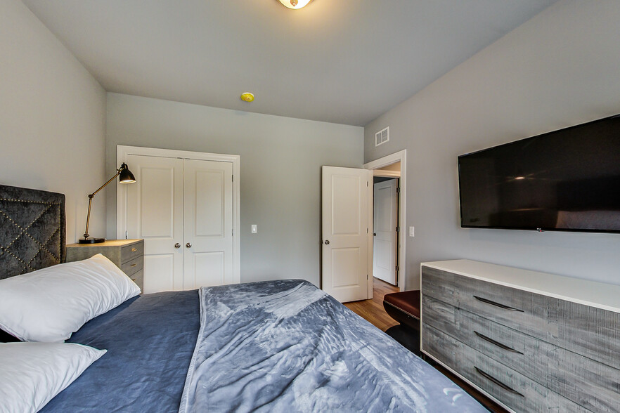 Building Photo - 5117 S Kenwood Ave