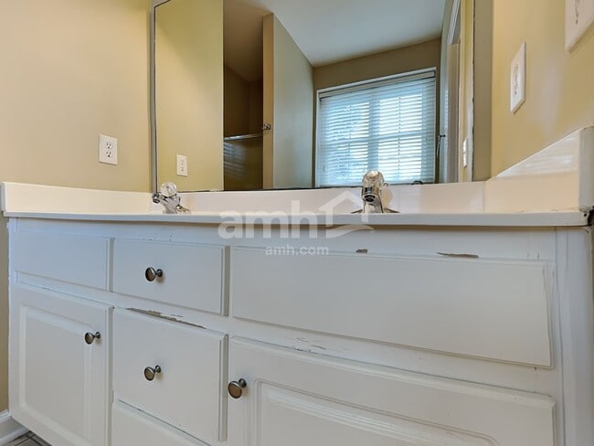 Building Photo - 1100 Secotan Pl