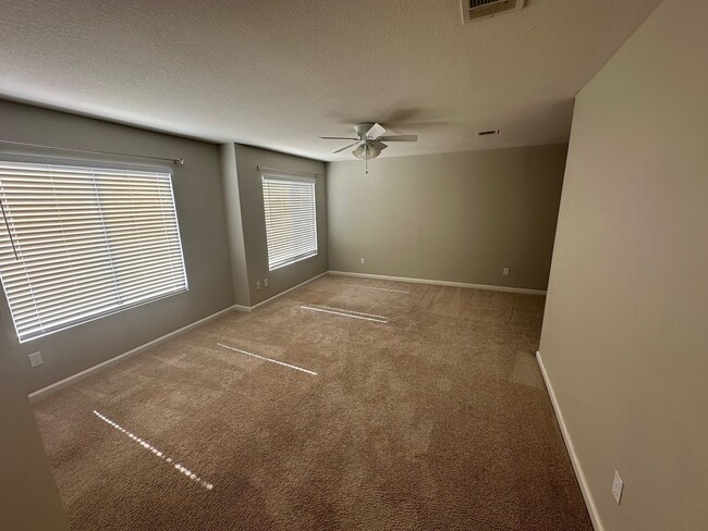 Building Photo - Beautiful 3 Bedroom 2 1/2 Bathrooms 2 Story House! Property Wont Last Long!