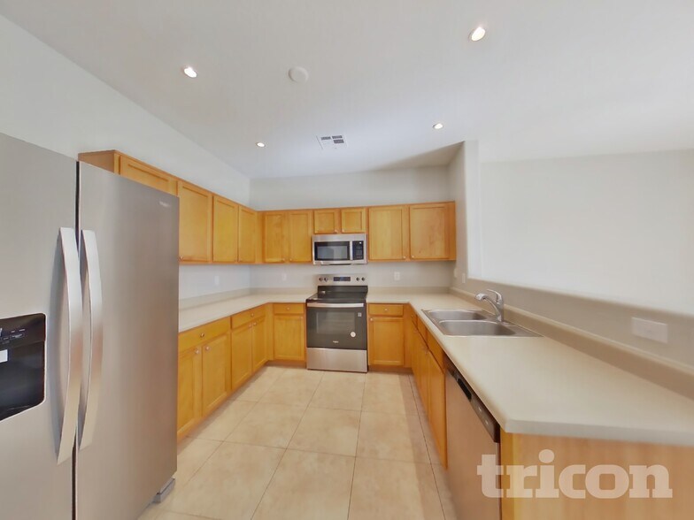 Building Photo - 2097 E Paso Fino Dr