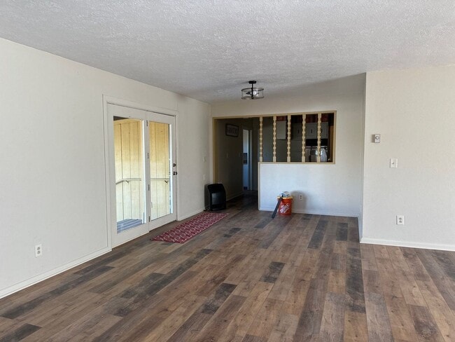 Building Photo - 2309 S Malin Rd