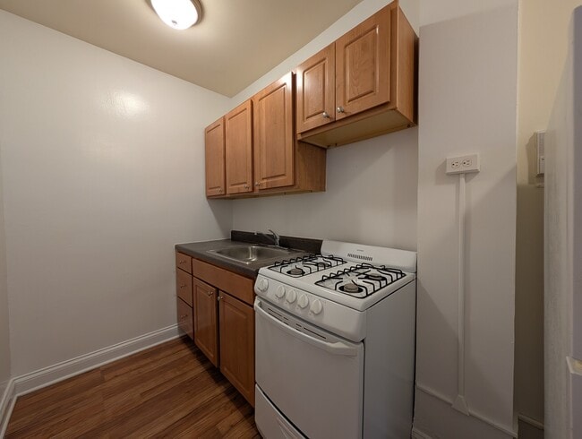 Building Photo - 5417 N Kenmore Ave