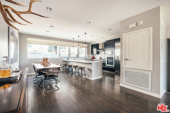 Building Photo - 310 Washington Blvd