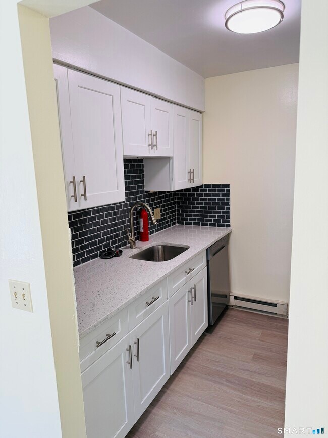 Building Photo - 64 Deerwood Ln