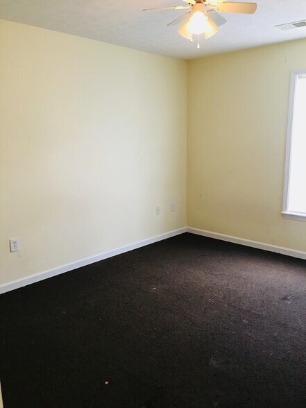 Building Photo - 5022 Lea Ann Way