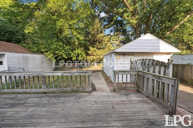 Building Photo - 3714 Wallwerth Dr