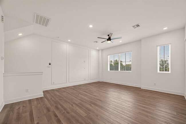 Building Photo - 1406 Mansfield St