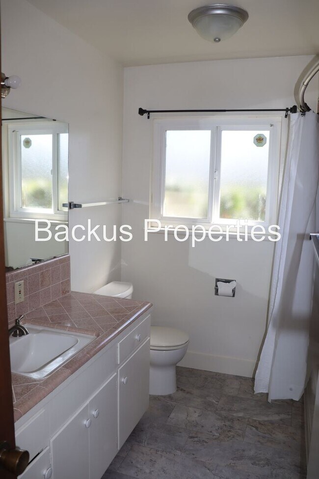 Building Photo - Wonderful three bedroom home in Monterey Park area of South Salinas