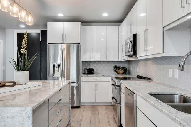 Building Photo - 428 W Swoope Ave