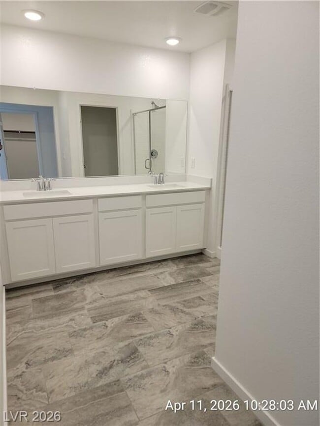 Building Photo - Spacious Henderson Townhome with Balconies and Resort Amenities