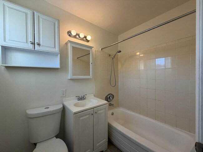 Building Photo - 3232 14th Ave