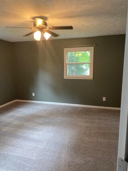 Back bedroom - 219 W Elm St