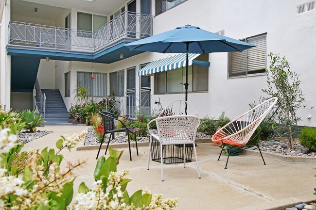 Building Photo - 1030 20th St in Santa Monica - North of Wi...