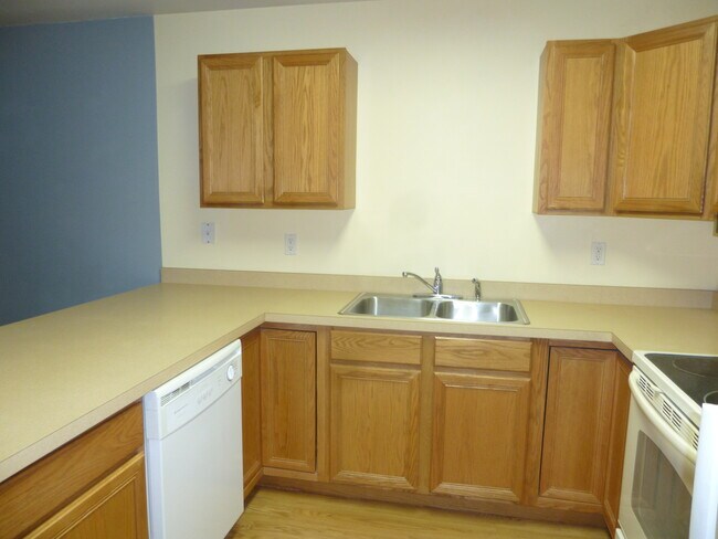 Building Photo - Cute 2 bedroom, two bath condo in Columbia Falls