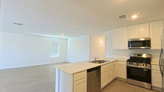 Building Photo - 2324 Sprinkle Dr