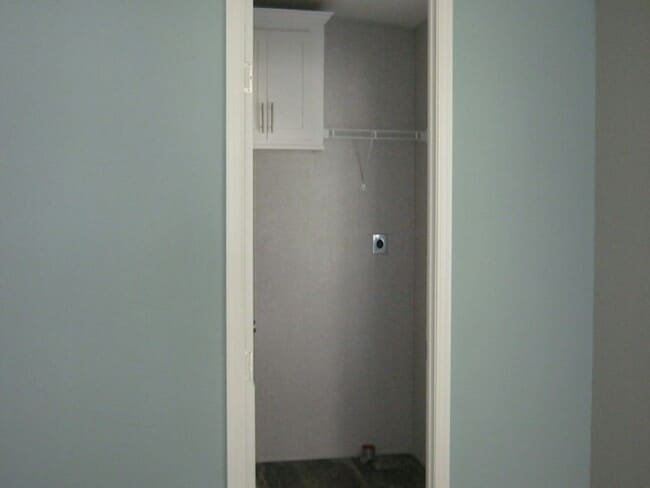 Building Photo - 374 Windsor Dr