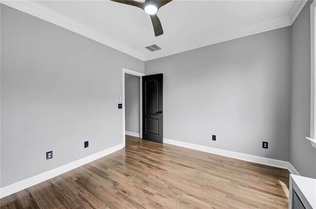 Building Photo - 3355 E Gate Dr
