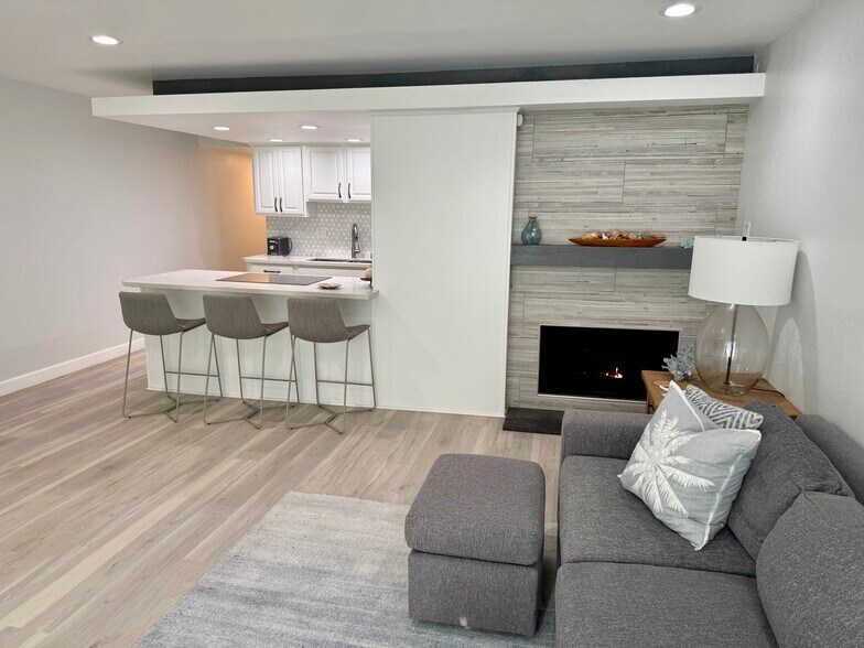 Building Photo - 72 The Strand