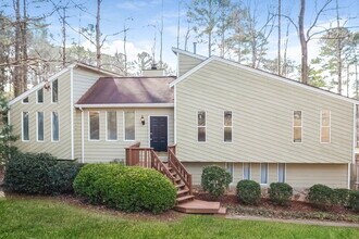 Building Photo - 317 Lake Forest Dr