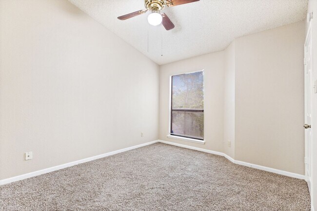 Building Photo - 1 Bedroom 1 bath Covington Oaks