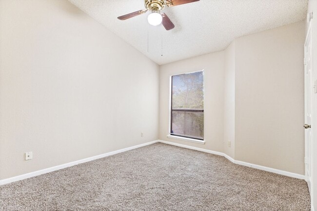 Building Photo - 4839 Brandeis St